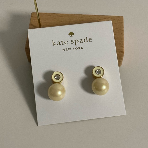 Chic Pearl Earrings with Gold Accents - Picture 1 of 4